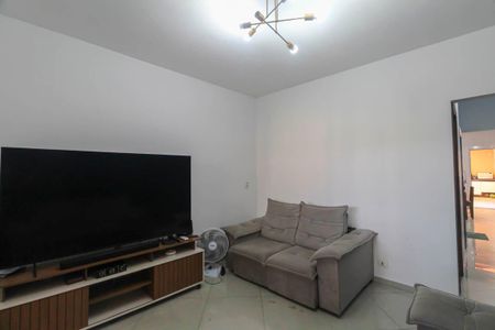 Casa à venda com 220m², 4 quartos e 2 vagasSala