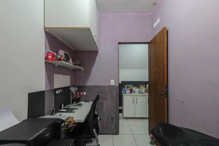 Casa à venda com 220m², 4 quartos e 2 vagasEscritorio
