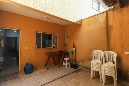 Casa à venda com 220m², 4 quartos e 2 vagasChurrasqueira