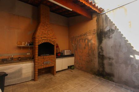 Casa à venda com 220m², 4 quartos e 2 vagasChurrasqueira