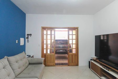 Casa à venda com 220m², 4 quartos e 2 vagasSala
