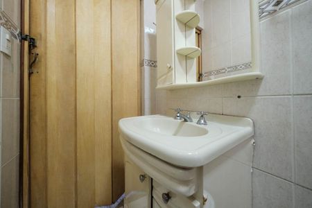 Casa à venda com 280m², 8 quartos e 4 vagasBanheiro 2