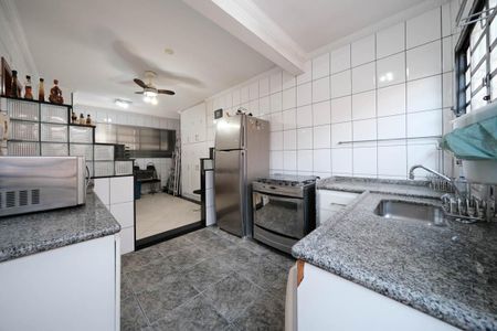 Casa à venda com 280m², 8 quartos e 4 vagasCozinha