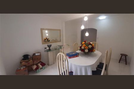 Casa à venda com 4 quartos, 200m² em Jardim das Flores, São Paulo