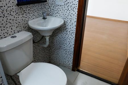 Banheiro de kitnet/studio para alugar com 1 quarto, 29m² em Centro, Osasco