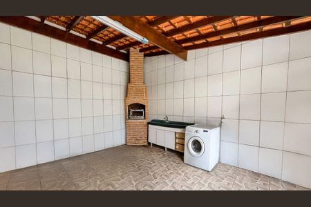Casa à venda com 3 quartos, 145m² em Parque Sao Domingos, São Paulo