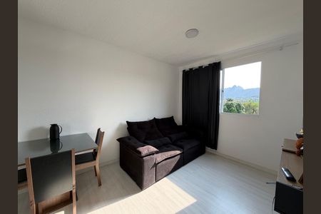 Sala de apartamento para alugar com 2 quartos, 61m² em Taquara, Rio de Janeiro