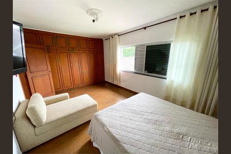 Casa à venda com 517m², 4 quartos e 6 vagas