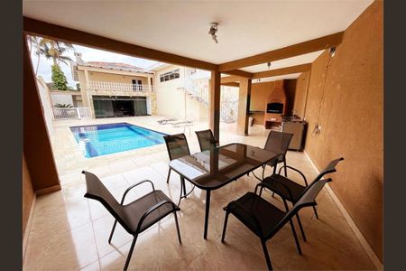 Casa à venda com 517m², 4 quartos e 6 vagas