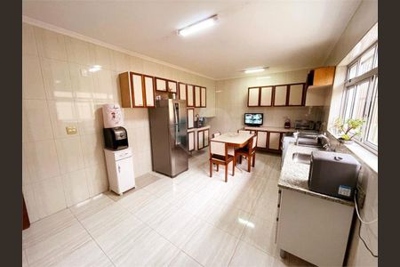 Casa à venda com 517m², 4 quartos e 6 vagas
