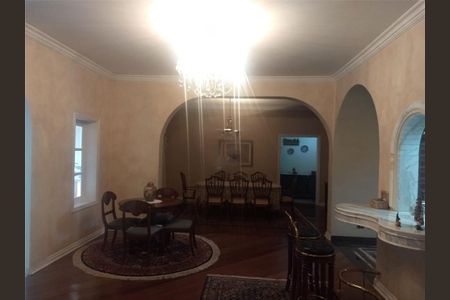 Casa à venda com 520m², 4 quartos e 6 vagas