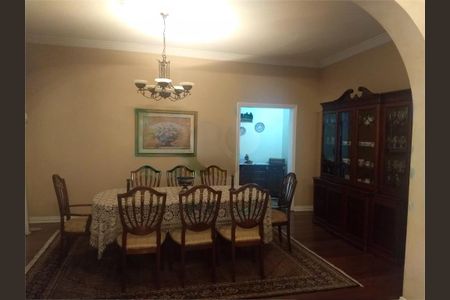 Casa à venda com 520m², 4 quartos e 6 vagas