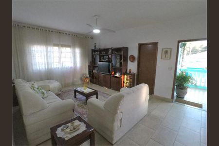 Casa à venda com 4 quartos, 248m² em Jardim Santa Helena, São Paulo
