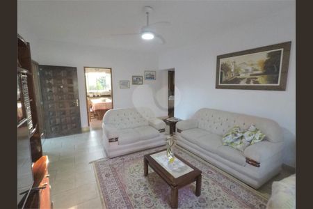 Casa à venda com 248m², 4 quartos e 5 vagas