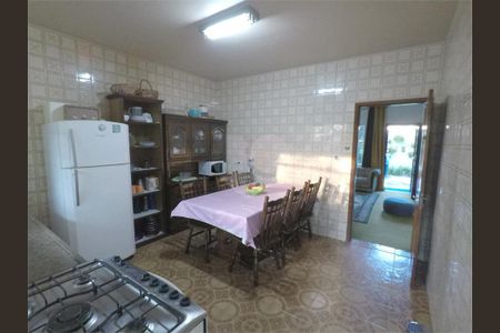 Casa à venda com 248m², 4 quartos e 5 vagas
