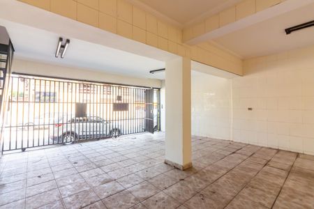 Casa à venda com 170m², 2 quartos e 4 vagas Casa à venda com 170m², 2 quartos e 4 vagasGaragem