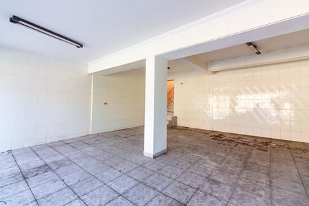 Casa à venda com 170m², 2 quartos e 4 vagas Casa à venda com 170m², 2 quartos e 4 vagasGaragem