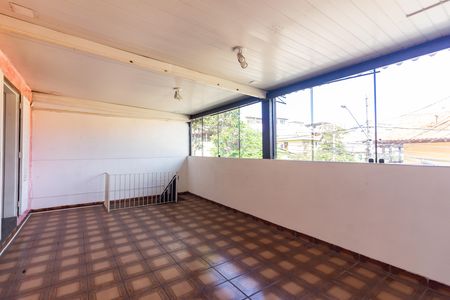 Casa à venda com 170m², 2 quartos e 4 vagas Casa à venda com 170m², 2 quartos e 4 vagasvaranda