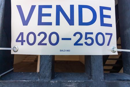 Casa à venda com 170m², 2 quartos e 4 vagas Casa à venda com 170m², 2 quartos e 4 vagasCode