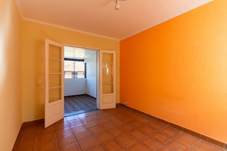 Casa à venda com 170m², 2 quartos e 4 vagas Casa à venda com 170m², 2 quartos e 4 vagasSuíte