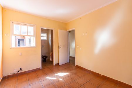 Casa à venda com 170m², 2 quartos e 4 vagas Casa à venda com 170m², 2 quartos e 4 vagasSuíte