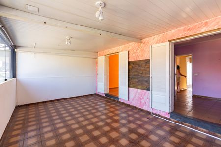 Casa à venda com 170m², 2 quartos e 4 vagas Casa à venda com 170m², 2 quartos e 4 vagasvaranda
