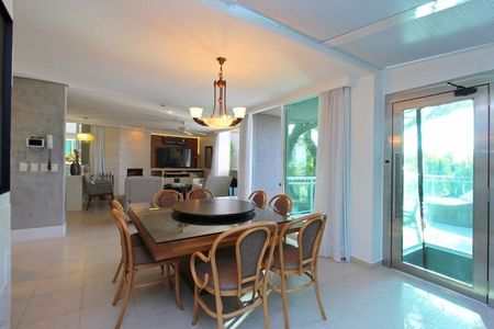 Casa de condomínio para alugar com 368m², 3 quartos e 3 vagasSala