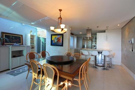 Casa de condomínio para alugar com 368m², 3 quartos e 3 vagasSala