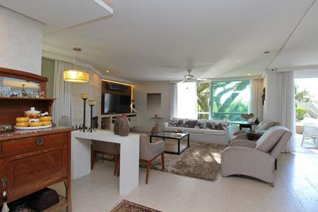 Casa de condomínio para alugar com 368m², 3 quartos e 3 vagasSala