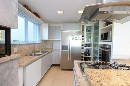 Casa de condomínio para alugar com 368m², 3 quartos e 3 vagasCozinha