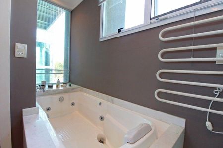 Casa de condomínio para alugar com 368m², 3 quartos e 3 vagasBanheiro 1