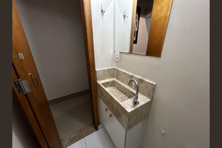 Casa para alugar com 110m², 3 quartos e 2 vagasBanheiro 