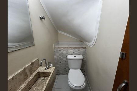 Casa para alugar com 110m², 3 quartos e 2 vagasBanheiro 