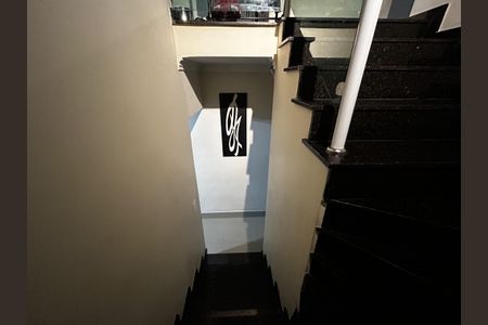 Casa para alugar com 110m², 3 quartos e 2 vagasEscada