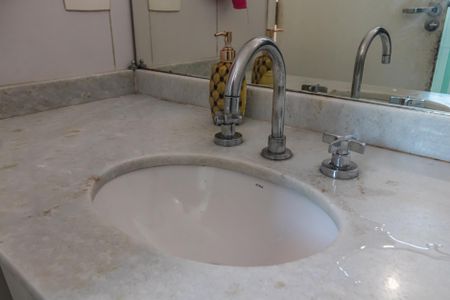 Apartamento à venda com 75m², 3 quartos e 2 vagasBanheiro da Suíte