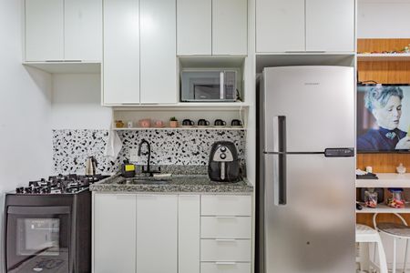 Cozinha de apartamento para alugar com 1 quarto, 27m² em Vila Moraes, São Paulo