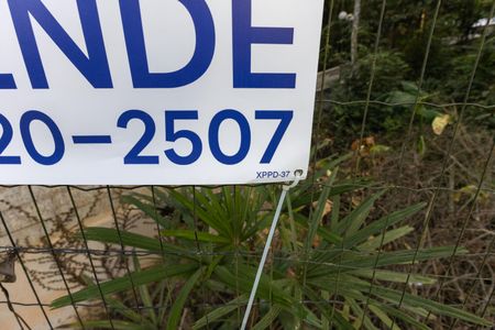 Casa de condomínio à venda com 320m², 4 quartos e 4 vagas Casa de condomínio à venda com 320m², 4 quartos e 4 vagasCódigo