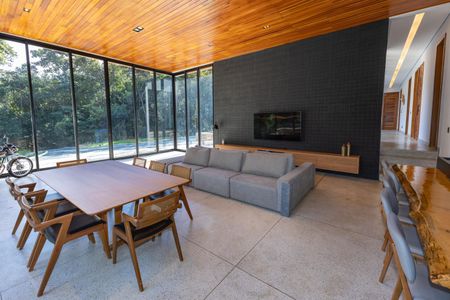Casa de condomínio à venda com 320m², 4 quartos e 4 vagas Casa de condomínio à venda com 320m², 4 quartos e 4 vagasSala de Jantar