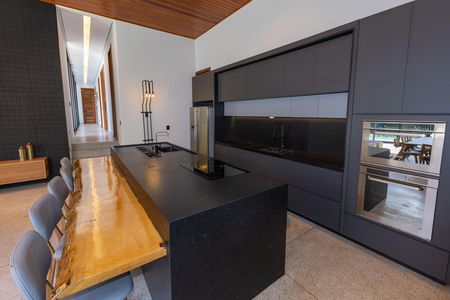 Casa de condomínio à venda com 320m², 4 quartos e 4 vagas Casa de condomínio à venda com 320m², 4 quartos e 4 vagasCozinha