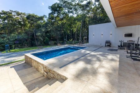 Casa de condomínio à venda com 320m², 4 quartos e 4 vagas Casa de condomínio à venda com 320m², 4 quartos e 4 vagasÁrea da Piscina
