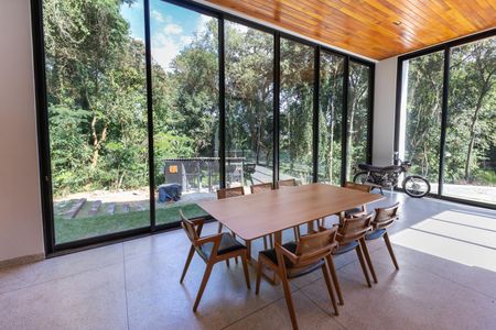 Casa de condomínio à venda com 320m², 4 quartos e 4 vagas Casa de condomínio à venda com 320m², 4 quartos e 4 vagasSala de Jantar