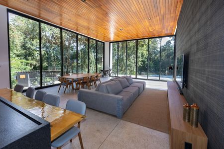 Sala de TV de casa de condomínio à venda com 4 quartos, 320m² em Jardins de Petrópolis, Nova Lima