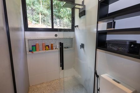 Casa de condomínio à venda com 320m², 4 quartos e 4 vagas Casa de condomínio à venda com 320m², 4 quartos e 4 vagasBanheiro 1