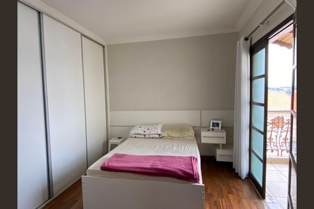 Casa à venda com 278m², 3 quartos e 8 vagasQuarto 2