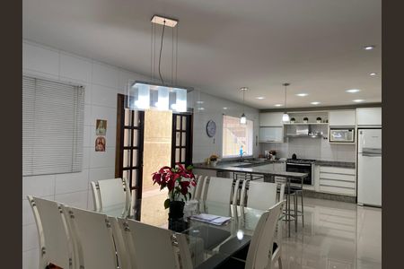 Casa à venda com 278m², 3 quartos e 8 vagasCozinha