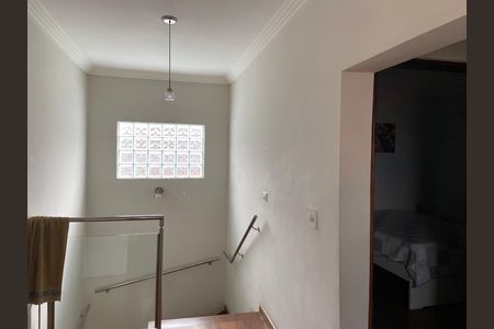 Casa à venda com 278m², 3 quartos e 8 vagasSala - Escada
