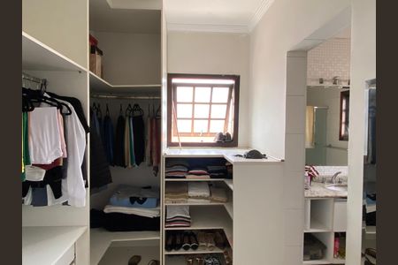 Casa à venda com 278m², 3 quartos e 8 vagasSuíte - Closet