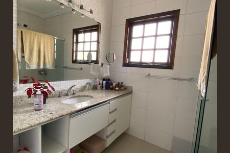 Casa à venda com 278m², 3 quartos e 8 vagasBanheiro da Suíte