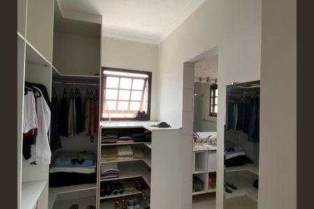 Casa à venda com 278m², 3 quartos e 8 vagasSuíte - Closet