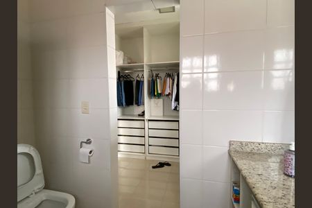 Casa à venda com 278m², 3 quartos e 8 vagasBanheiro da Suíte
